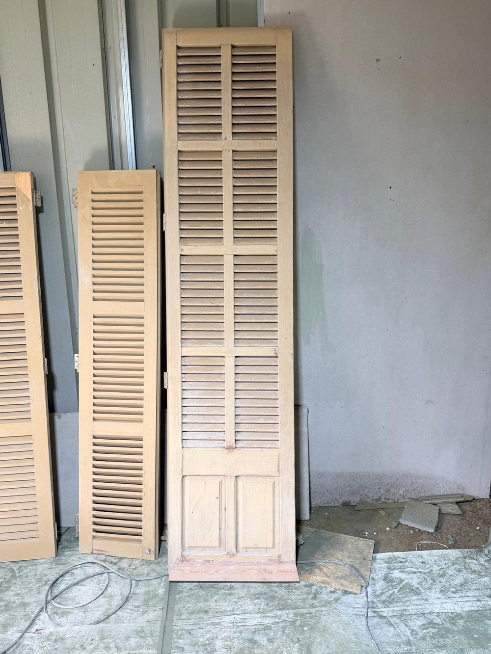 Persianas de madera antes de pintar