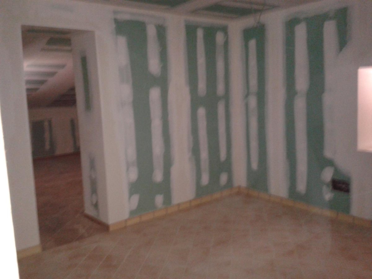 Paredes de pladur con las juntas tratadas antes de pintar